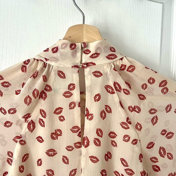 RW&CO Cowl Neck Blouse Cream Red Lips Sheer Small - Picture 6 of 13